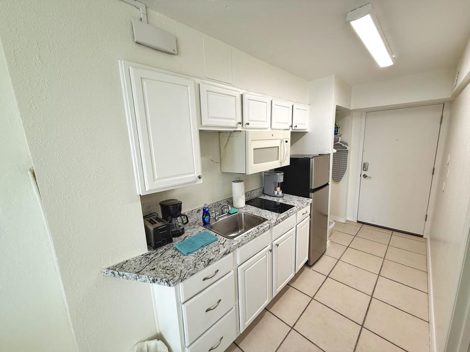 A full kitchen with everything you need to feel at home!
