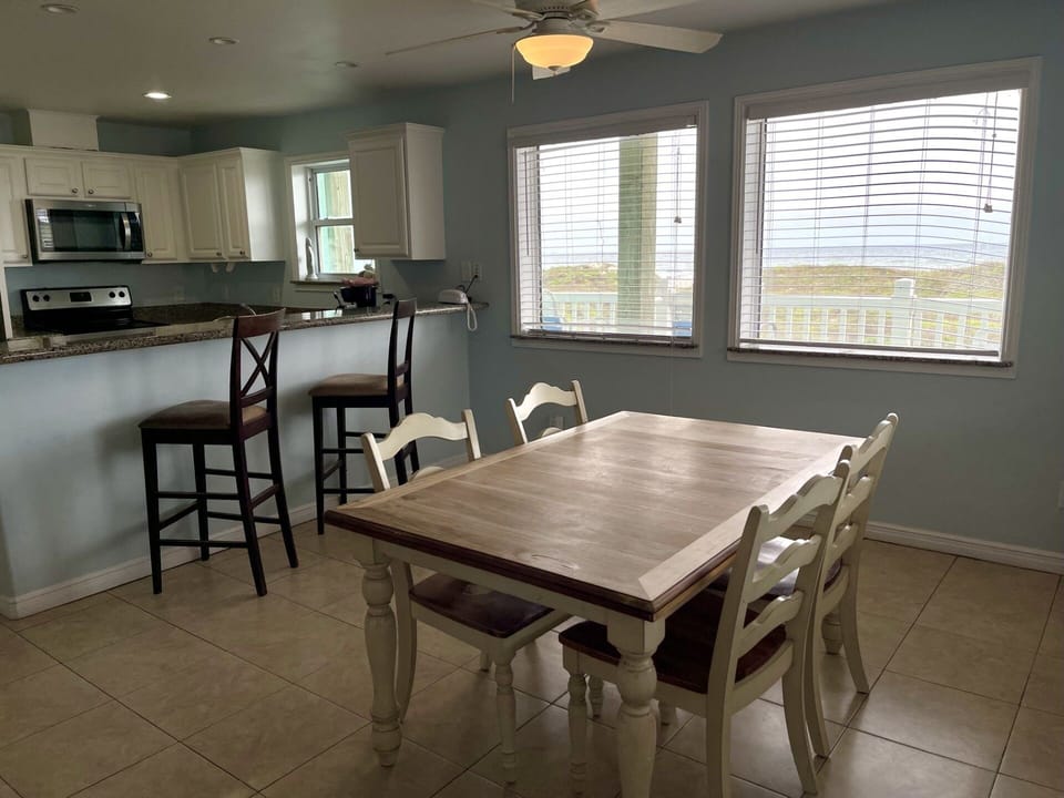 Condo, 3 Bedrooms | Dining