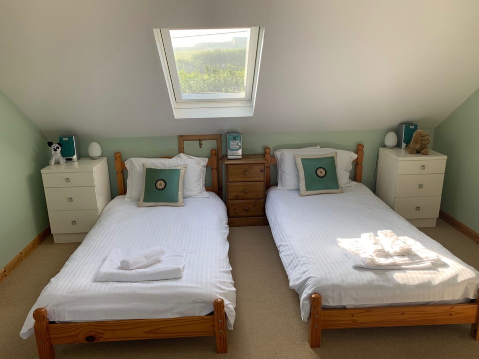 Twin bedroom upstairs
