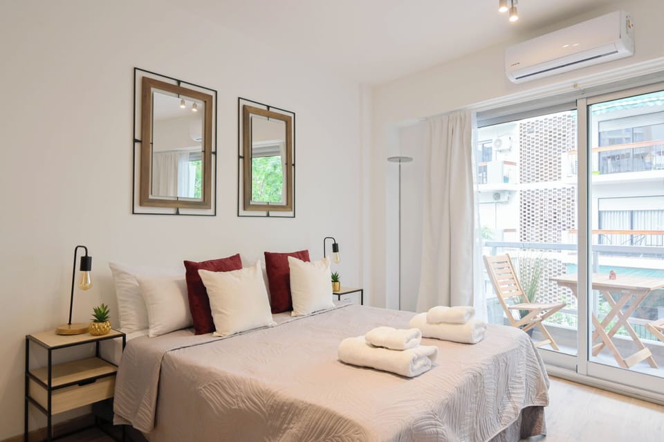 Studio | Laptop workspace, iron/ironing board, WiFi (free)