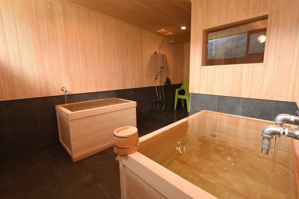 Basic Twin Room, Mountain View | Bathroom | Separate tub and shower, free toiletries, hair dryer, towels