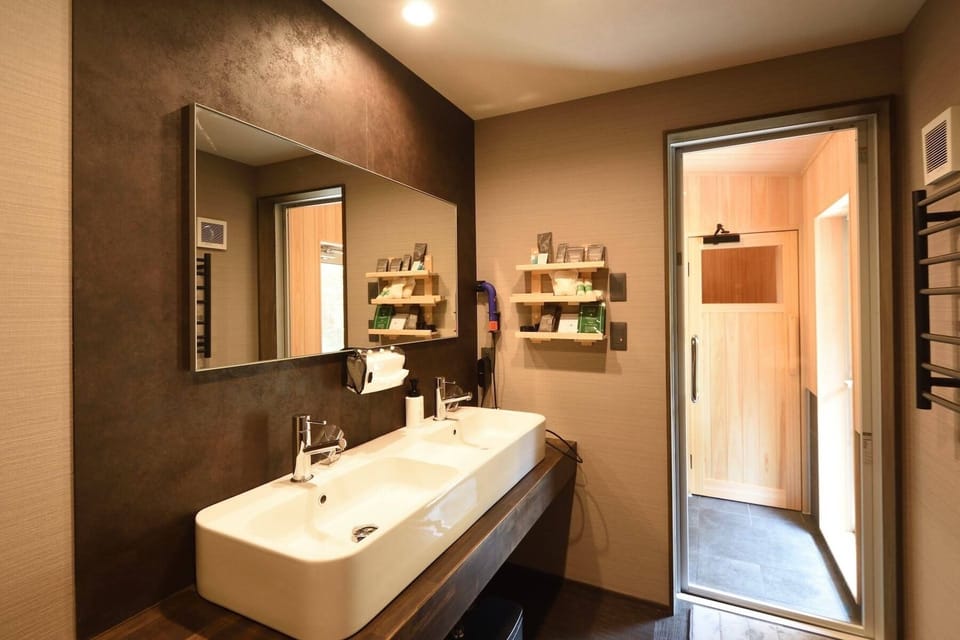 Executive Suite, Mountain View | Individually decorated, free WiFi