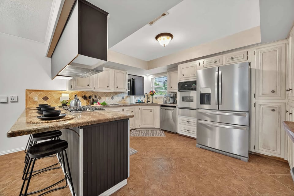 Gourmet Kitchen: Whip up culinary delights in this spacious, well-equipped kitchen with stylish finishes!