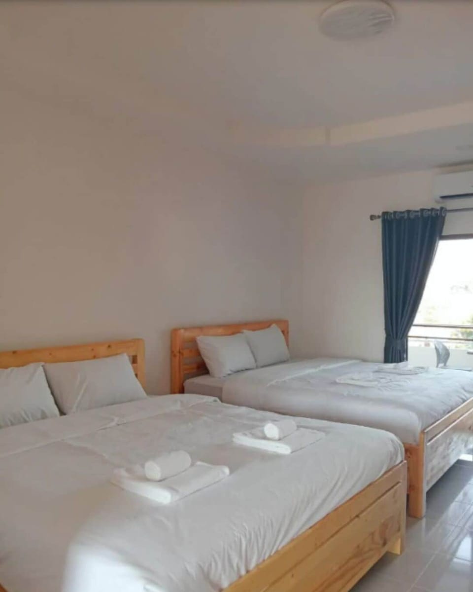 Comfort Room, Balcony | Blackout drapes, free WiFi