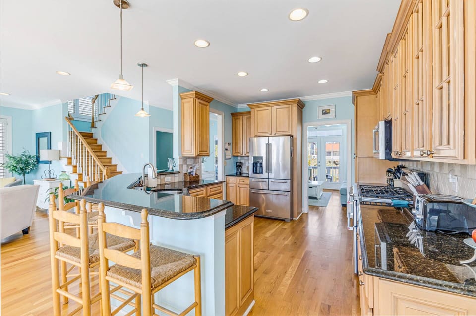 Kitchen with a breakfast bar for four and full appliances for preparing any meal.