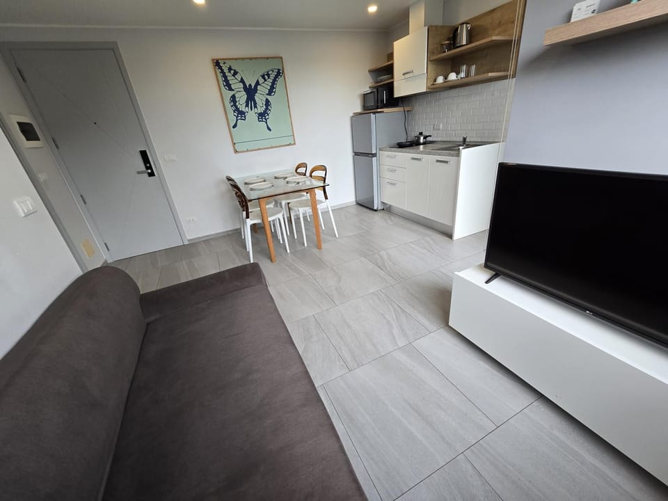 Apartment, Balcony | Living area