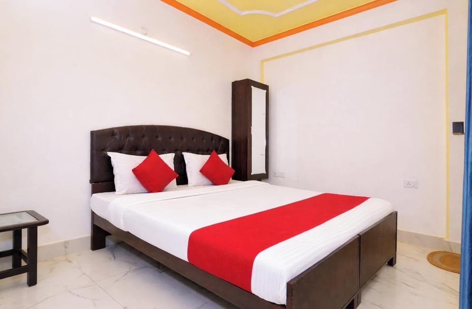 Hypo-allergenic bedding, desk, soundproofing, free WiFi