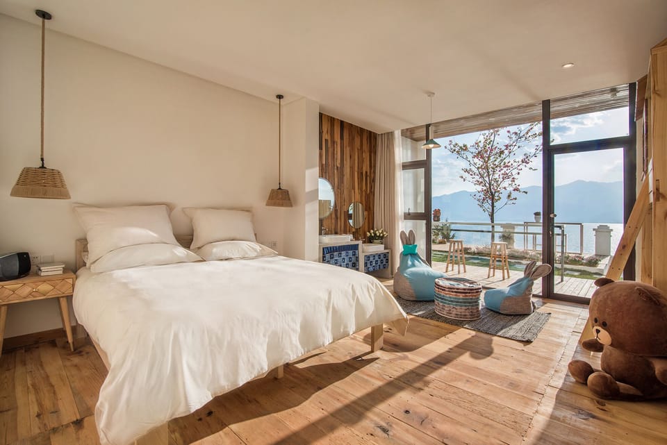 Family Room, Lake View | Desk, laptop workspace, soundproofing, WiFi (free)