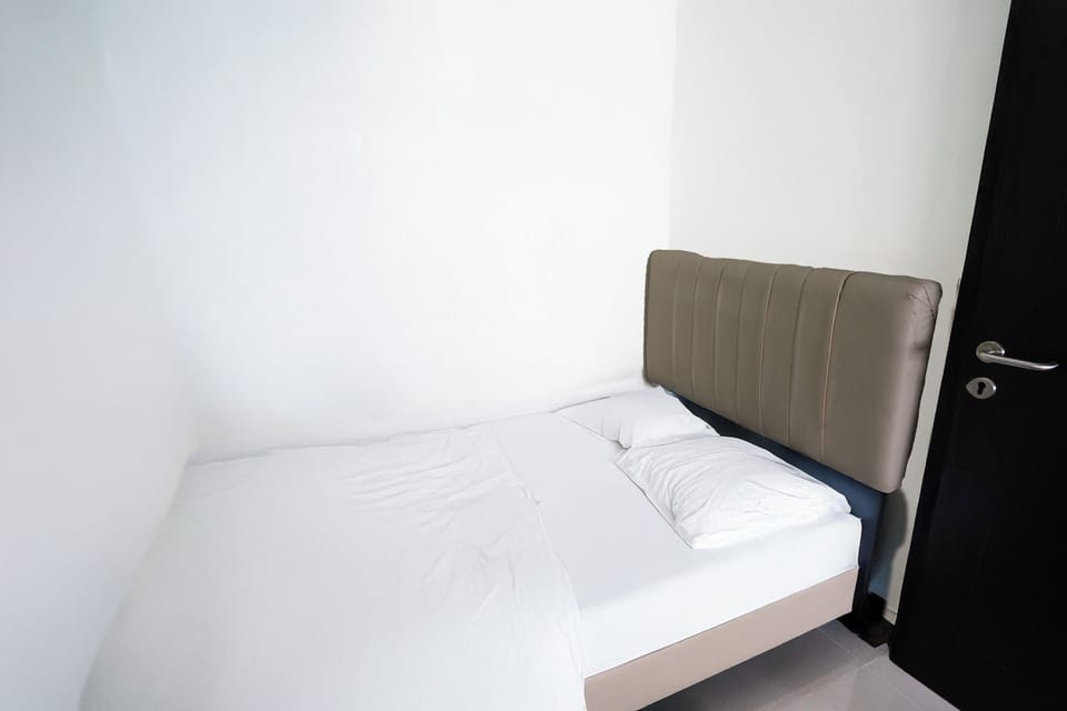 Deluxe Studio, City View | Desk, free WiFi