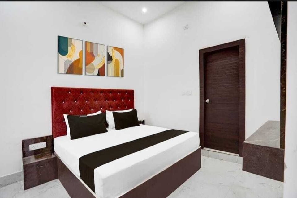 Double Room | Desk, rollaway beds, free WiFi, bed sheets