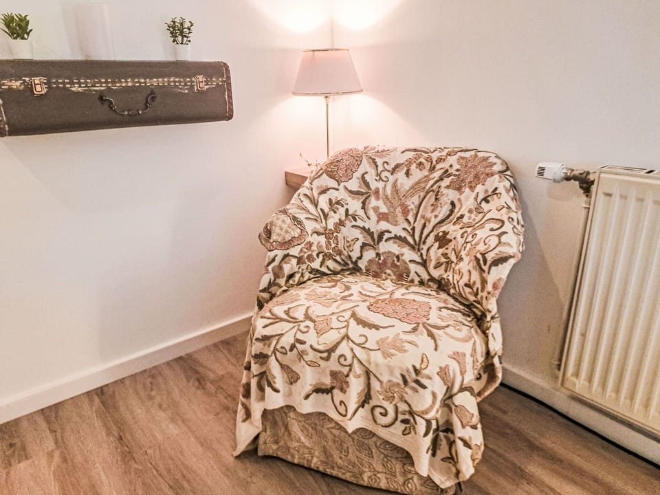 Furniture, Floor, Flooring, Interior Design, Brown, Wood Flooring, Room, Living Room, Comfort, Chair