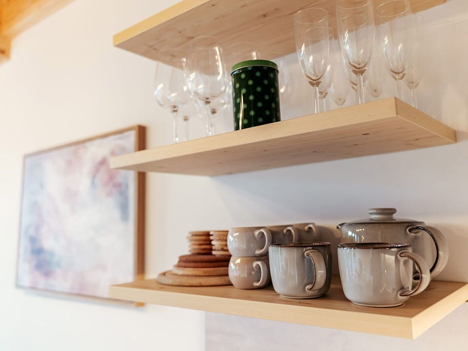 Shelving, Shelf, Wood, Tableware, Furniture, Serveware, Hardwood, Wood Stain, Porcelain