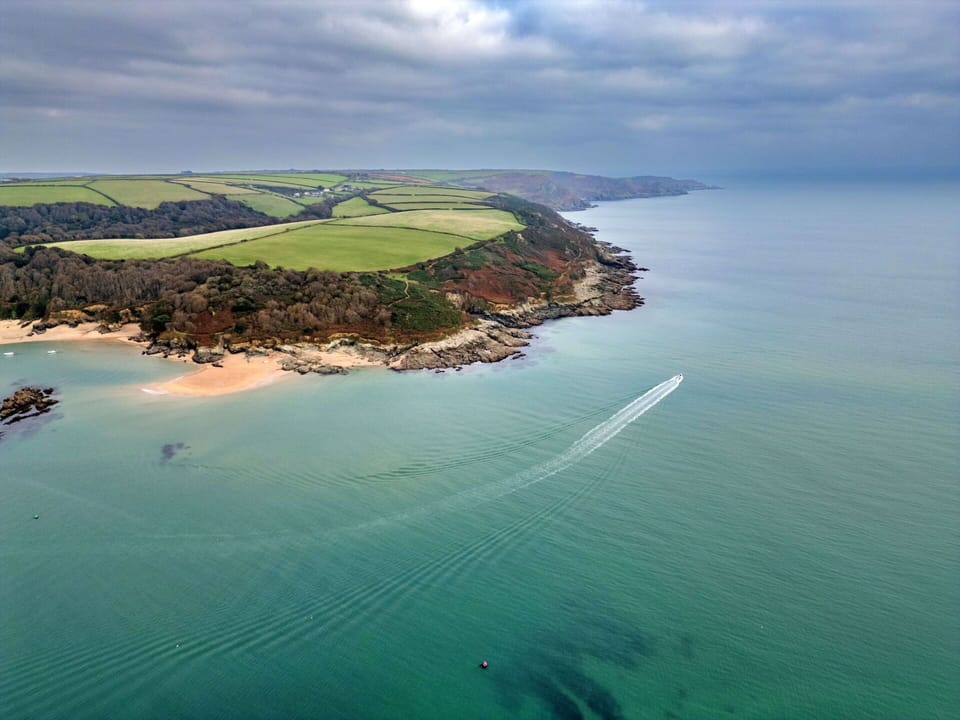 City, Apartment, Human Settlement, Resort, Condominium, Hotel, Resort Town, Swimming Pool, Seaside Resort, Eco Hotel