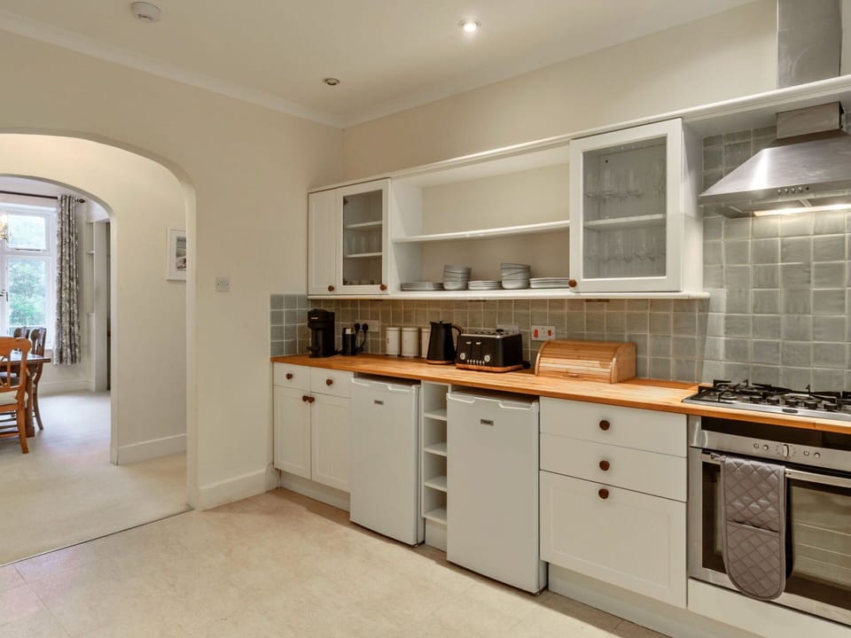 City, Apartment, Human Settlement, Resort, Condominium, Hotel, Resort Town, Swimming Pool, Seaside Resort, Eco Hotel