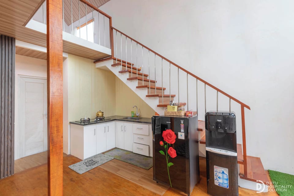 Family Room, Balcony | Private kitchen