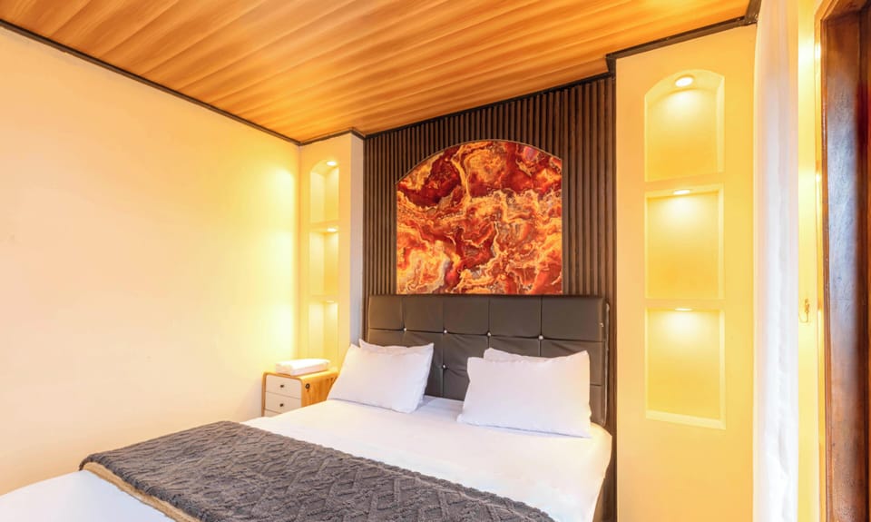 Comfort Villa, Pool View | Desk, free WiFi, bed sheets