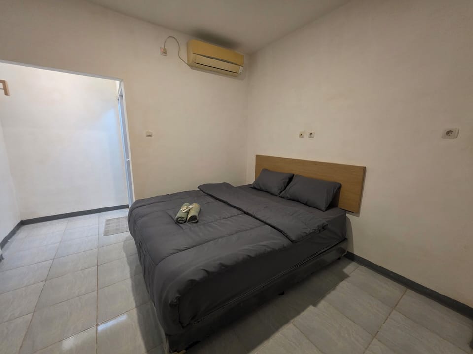 Deluxe Room | Desk