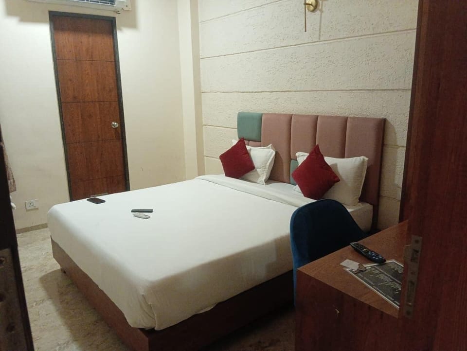 Standard Double Room, City View | Desk, WiFi (free)