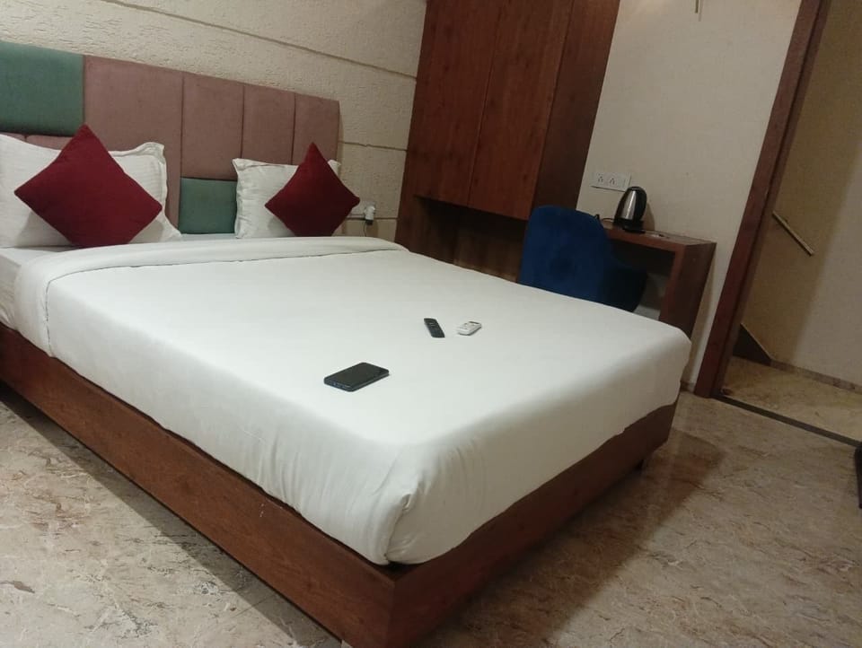 Standard Double Room, City View | Desk, WiFi (free)