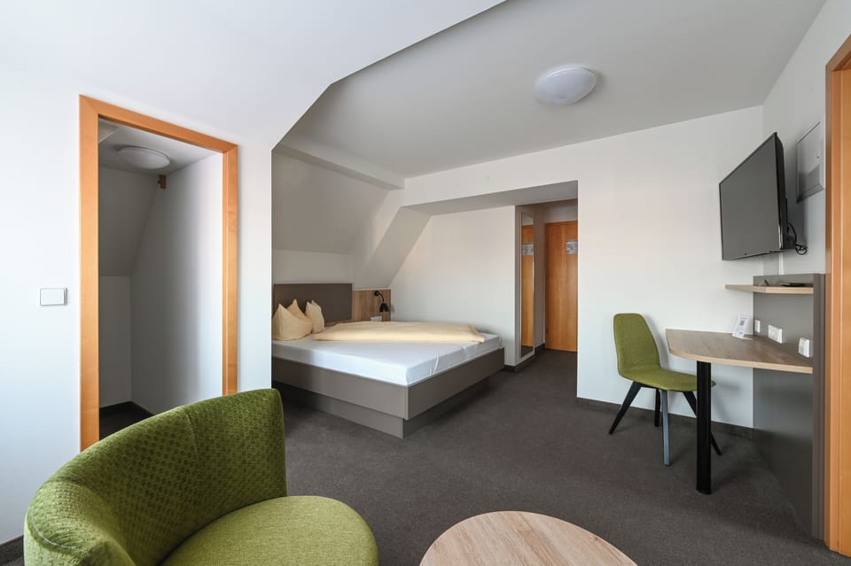 Laptop workspace, free WiFi, bed sheets