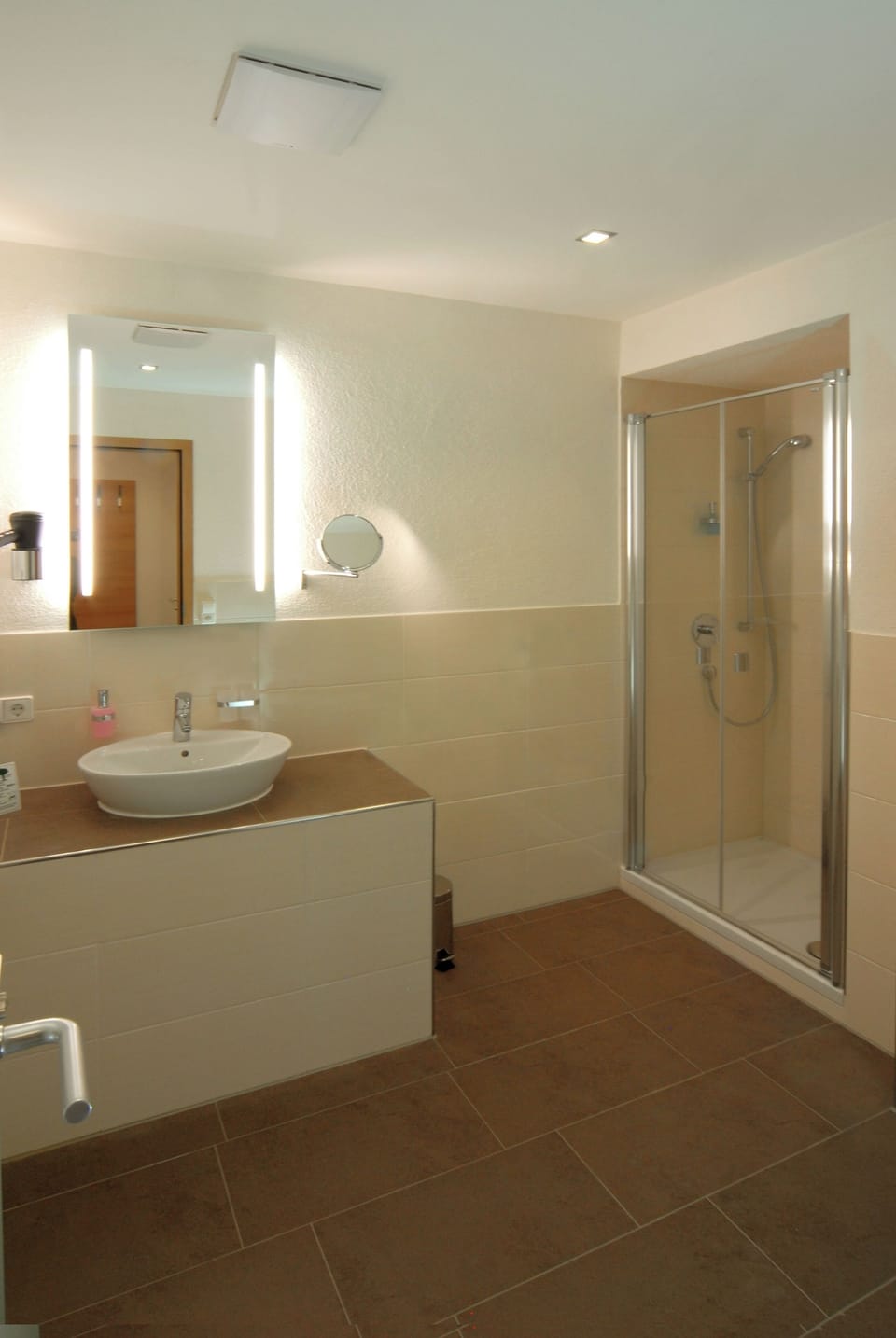 Business Apartment, Non Smoking, Kitchenette (French Bed) | Bathroom | Shower, free toiletries, hair dryer, towels