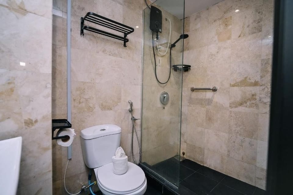 Standard Triple Room | Bathroom | Bidet