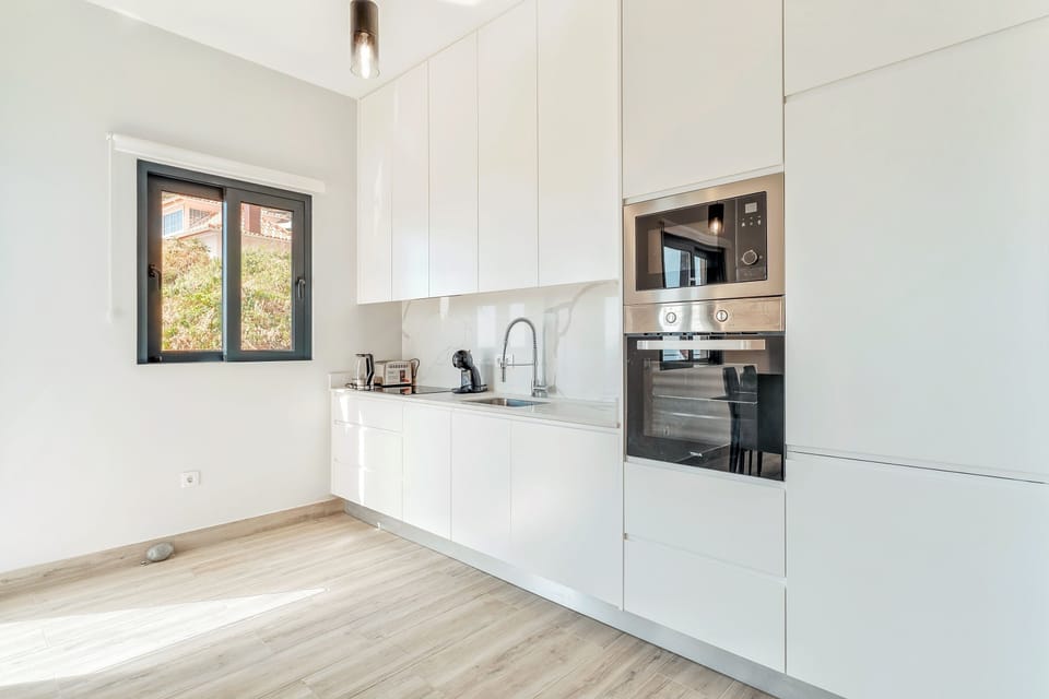 Comfort Apartment, Partial Ocean View | Private kitchen | Fridge, microwave, oven, stovetop