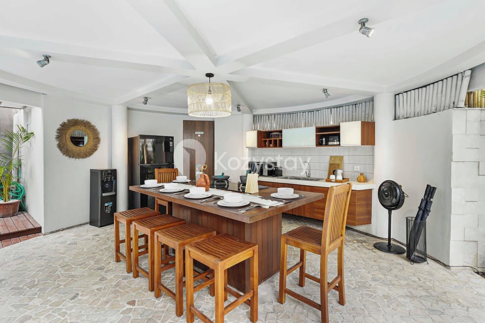 Villa, 3 Bedrooms, Pool View | Dining room