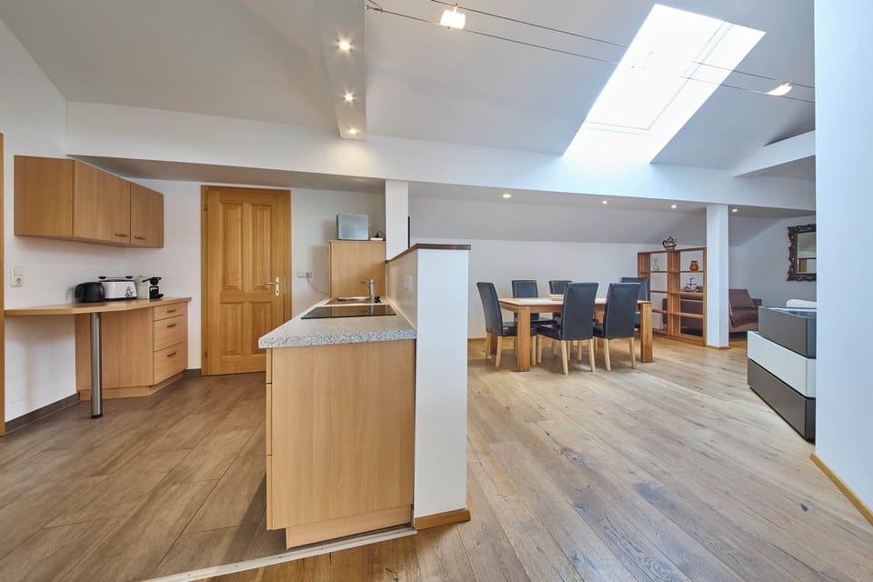 Comfort Condo, 2 Bedrooms, Pets Allowed, Mountain View | Private kitchen | Coffee/tea maker, electric kettle
