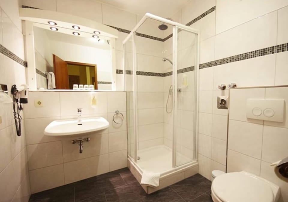 Shower, hair dryer, towels, toilet paper