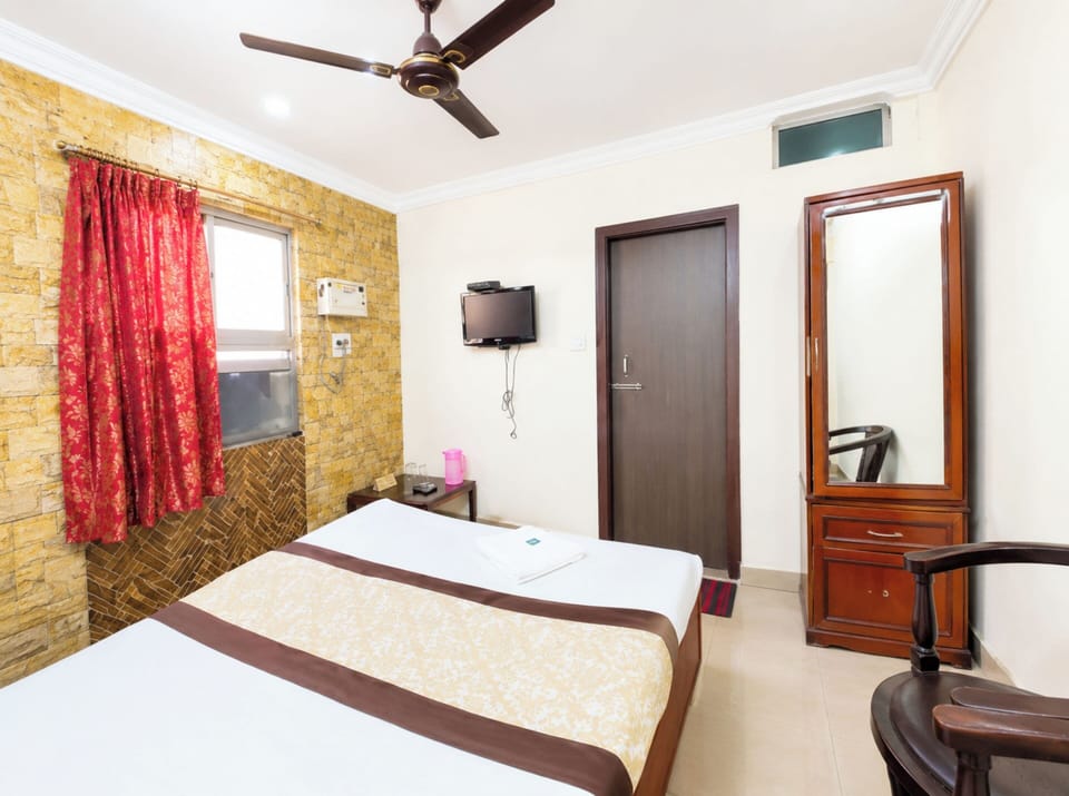 Hypo-allergenic bedding, desk, soundproofing, free WiFi