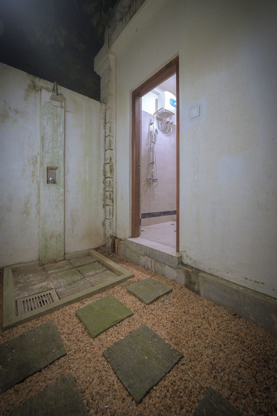 Deluxe Double Room, Garden View | Bathroom | Shower, free toiletries, hair dryer, slippers