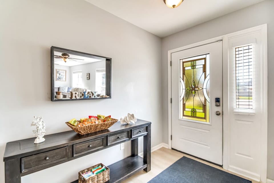 Entryway | Bright, Clean & Inviting Welcome