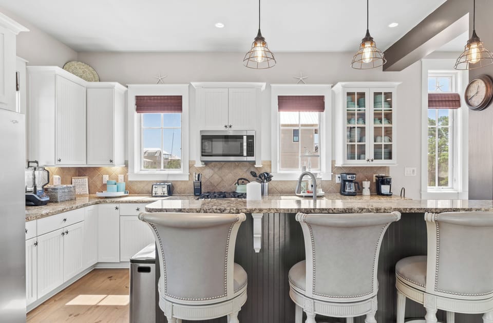 Modern kitchen with breakfast bar and pendant lighting.