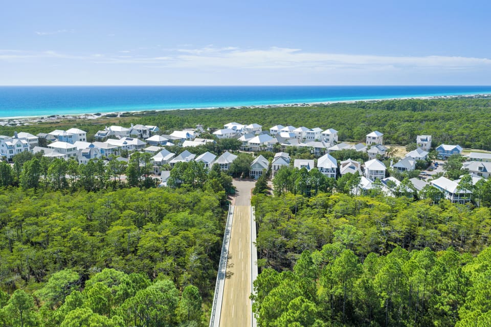Experience Emerald Coast, AvantStay style.