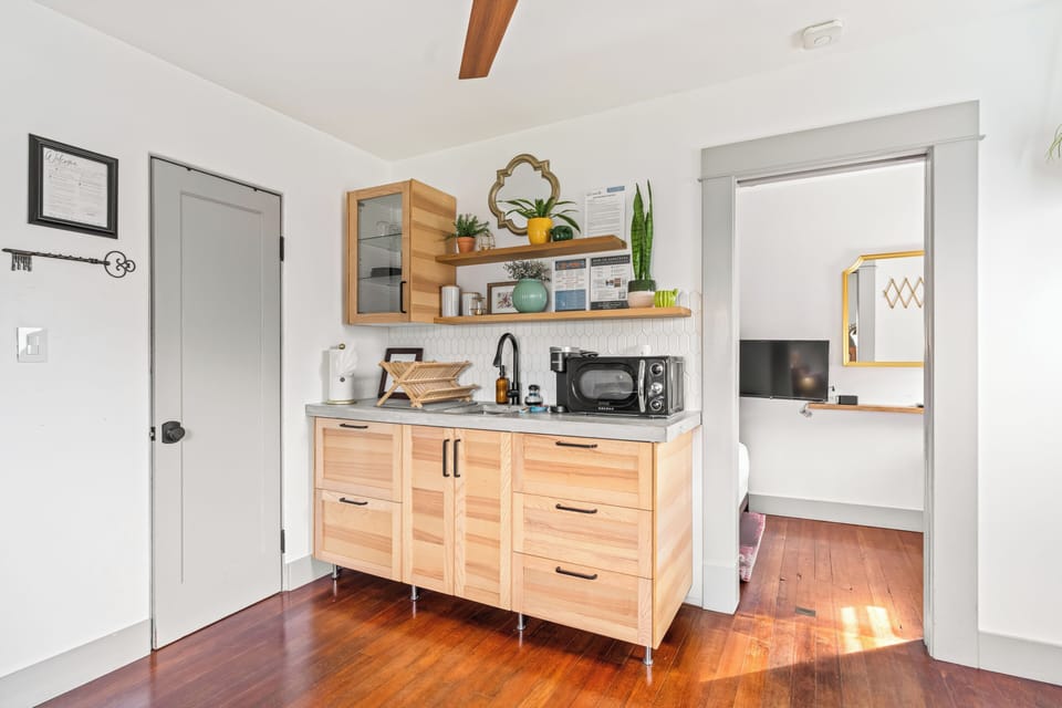 Kitchenette.