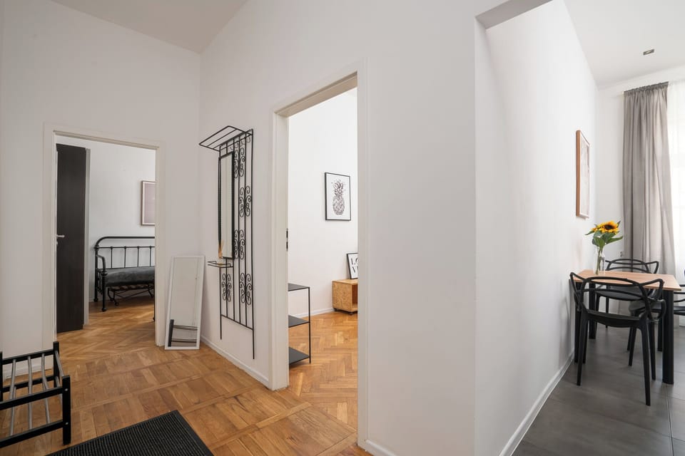 Apartment | Living area | Flat-screen TV