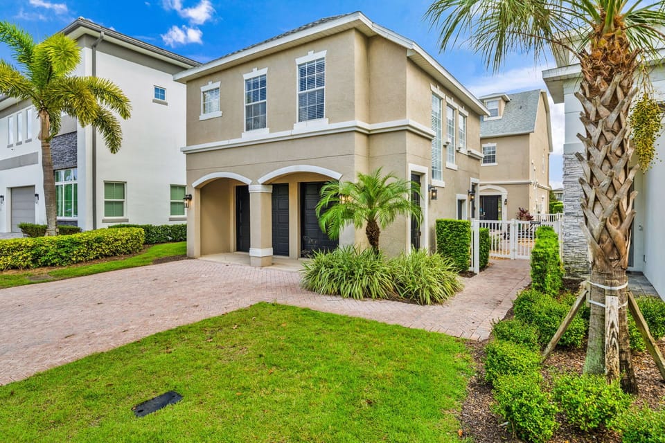 Modern Villa in a Resort Community