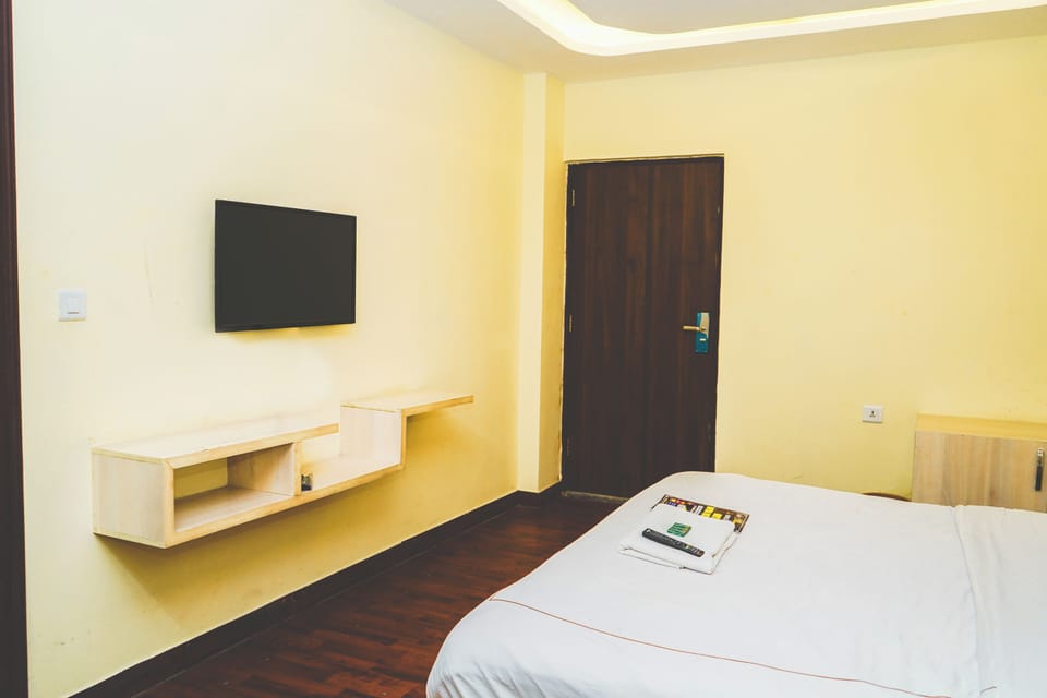 Deluxe Double Room | Desk, free WiFi, bed sheets
