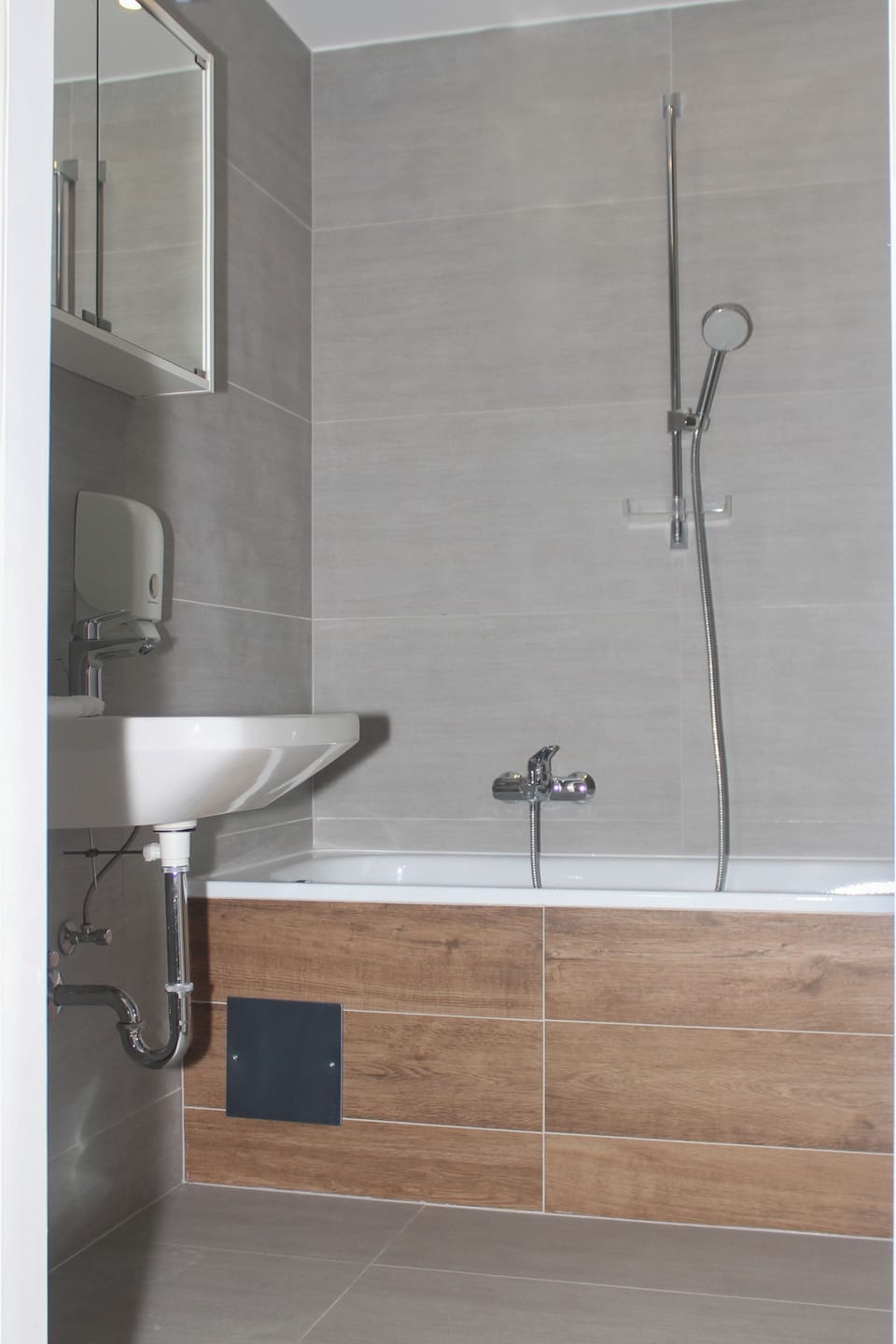 Apartment, 4 Bedrooms, Non Smoking | Bathroom