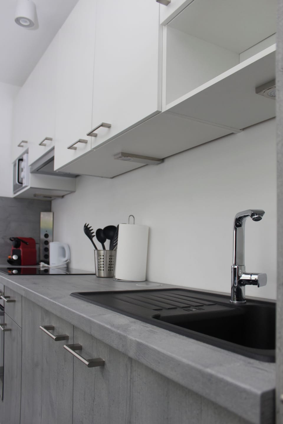Apartment, 4 Bedrooms, Non Smoking | Private kitchen | Electric kettle