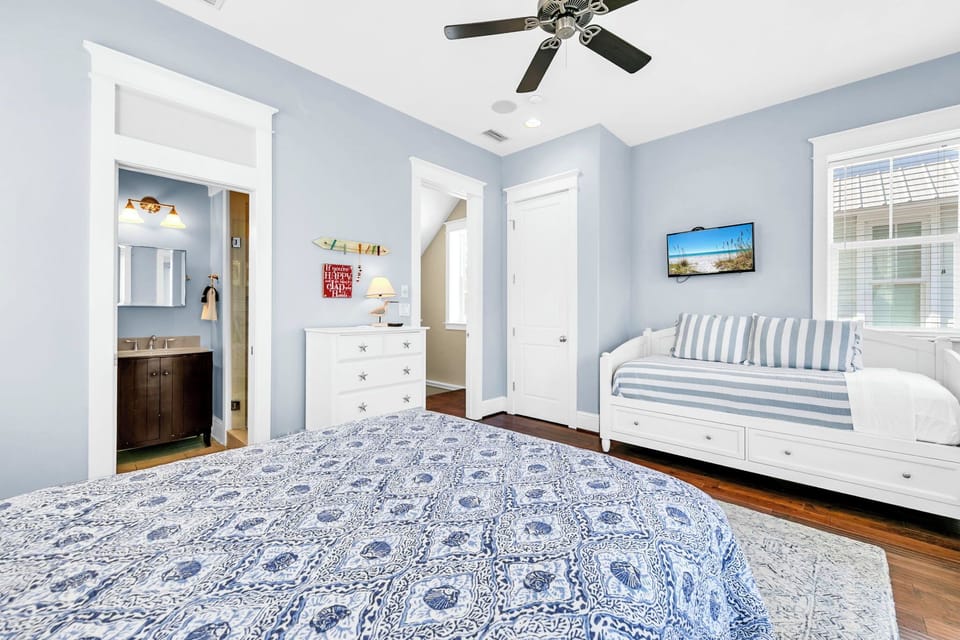 Second Floor Queen Bedroom