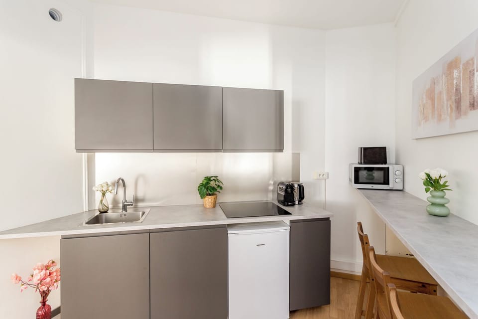 Apartment | Private kitchen | Fridge, microwave, stovetop, electric kettle