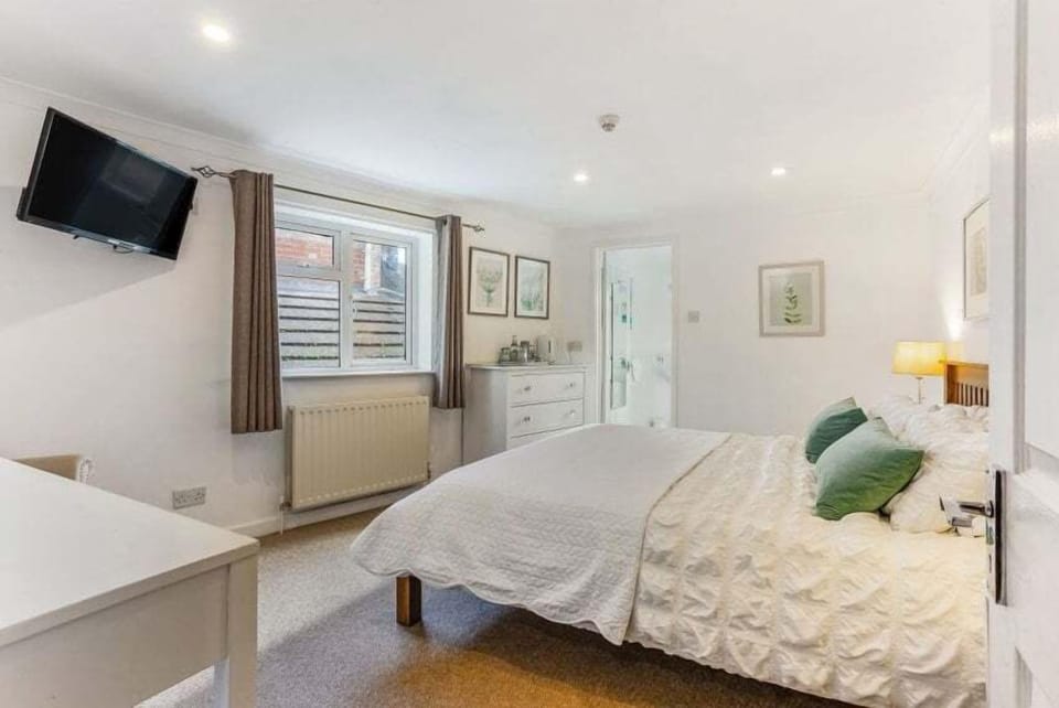 Superior Double Room, Private Bathroom | Blackout drapes, iron/ironing board, free WiFi