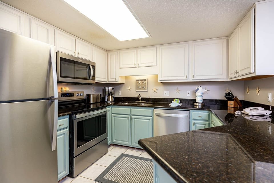 Condo, 2 Bedrooms | Private kitchen | Fridge, oven, coffee/tea maker