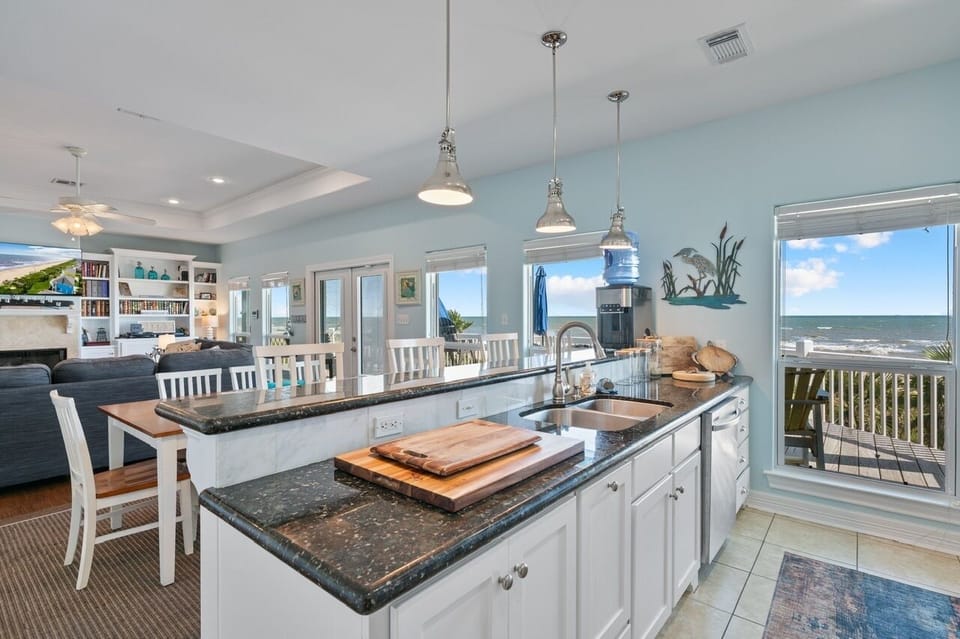 House, 3 Bedrooms | Private kitchen | Fridge, oven, toaster