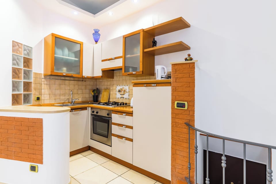 Studio (0 Bedroom) | Private kitchen | Oven, electric kettle