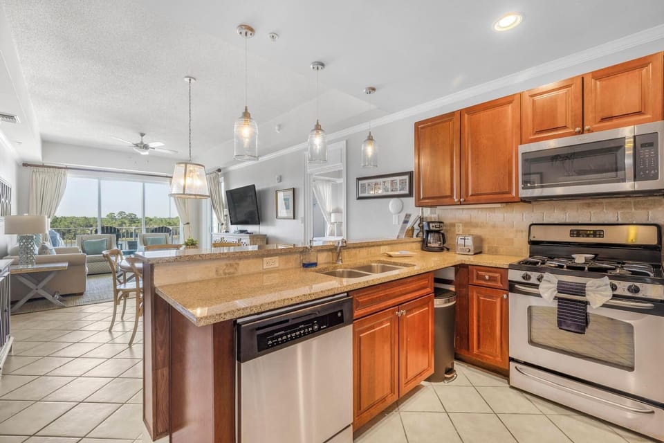 Full kitchen