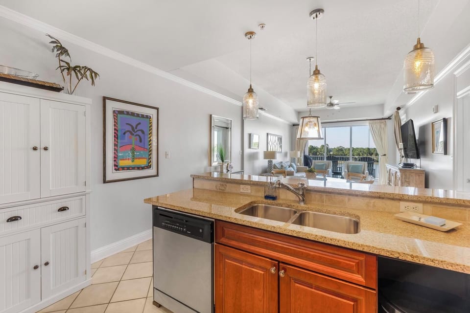Full kitchen