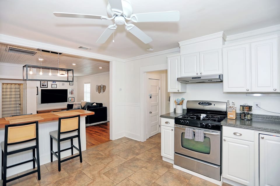 Bungalow, Patio, Courtyard View | Private kitchen | Coffee/tea maker